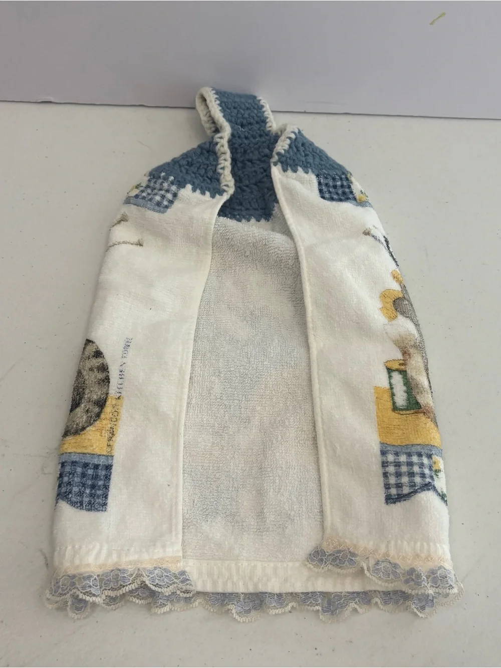 1 Crochet Top Hanging Kitchen Towel Cats Kittens Playing with Yarn Franco blue